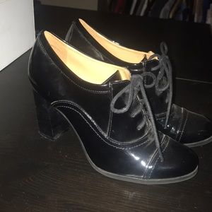 Nine West oxford patent leather lace up heels